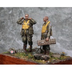 1/35 US Army Airborne Combat Medic and Sergeant, D-Days 1944 (2 figures)