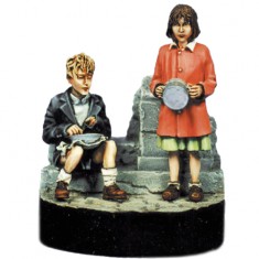 1/35 Europe Child (2 Figures w/Base)