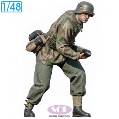 1/48 WWII German Field Artillery Loader #1