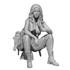 1/24 Military Pin Up Girl - CORA Topless