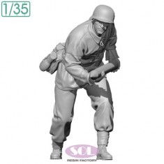1/35 WWII German Field Artillery Loader #1