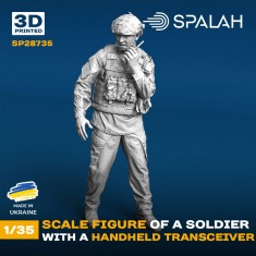 1/35 Soldier with Handheld Transceiver