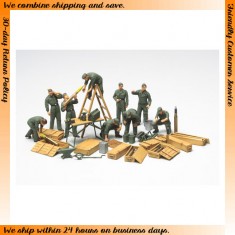 1/48 WWII German Tank Crew Field Maintenance