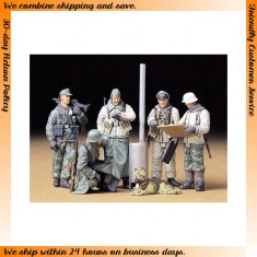 1/35 German Soldiers at Field Briefing