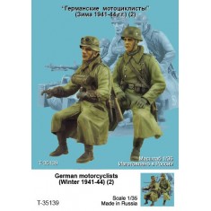 1/35 German Motorcyclists (Winter 1941-1944) (2 Figures)