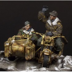 1/35 German Motorcycle Crewmen (2 Figures)