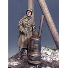 1/35 WWII US Military Police Ardennes 1944 with Stove