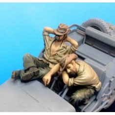 1/35 French Indochina Jeep Crew Napping (2 figures) 
