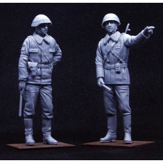 1/35 NVA & Soviet Traffic Military Police Set 1980 Era (2 Figures)