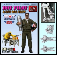 1/32 Hot Pilot and Hotdog Crews (2 figures)