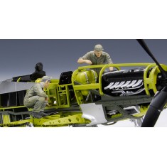 1/32 North-American P-51D Mustang Engine Maintenance Set (2 Mechanic)