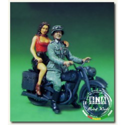 Mon Amour II" German Soldier w/Girl WWII Legend 1/35 "Comrade LF0075 2 Figs. 