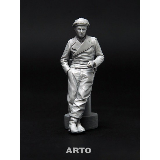 1/35 The Leaning Unteroffizier 1935/1940 1/35 The Leaning Unteroffizier 1935/1940
