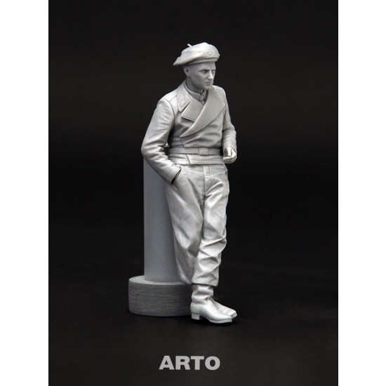 1/35 The Leaning Unteroffizier 1935/1940 1/35 The Leaning Unteroffizier 1935/1940