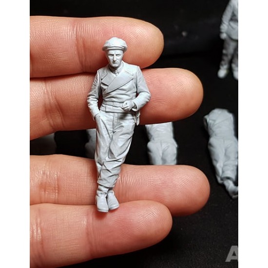 1/35 The Leaning Unteroffizier 1935/1940 1/35 The Leaning Unteroffizier 1935/1940