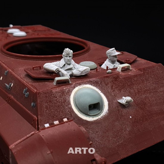 1/35 s.SS-Pz.Abt.501 Tiger-II Radio Operator and Driver 1/35 s.SS-Pz.Abt.501 Tiger-II Radio Operator and Driver