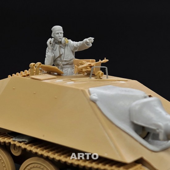 1/35 Hetzer Radio Operator 1/35 Hetzer Radio Operator