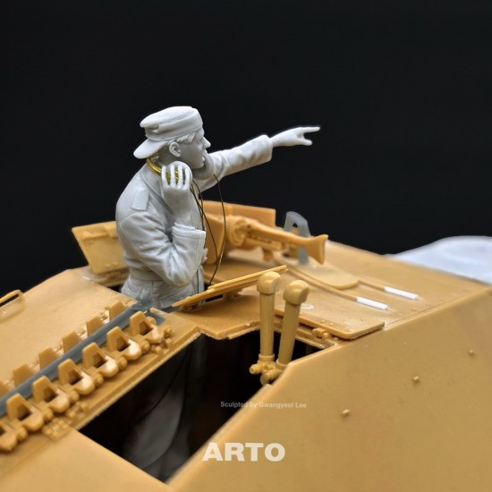 1/35 Hetzer Radio Operator 1/35 Hetzer Radio Operator