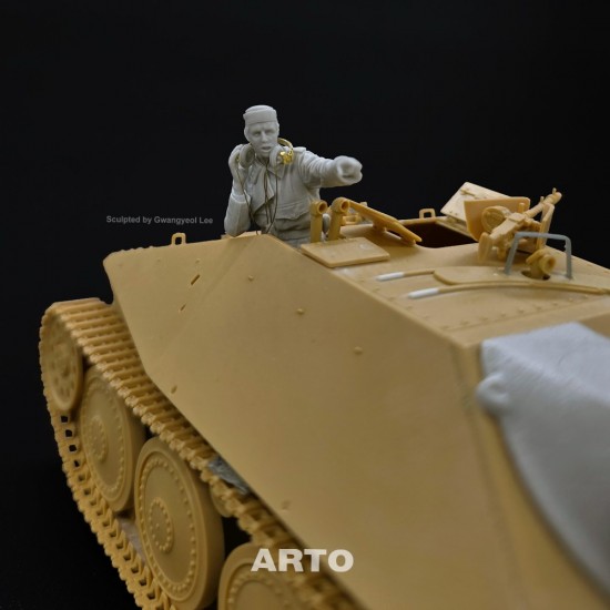 1/35 Hetzer Radio Operator 1/35 Hetzer Radio Operator