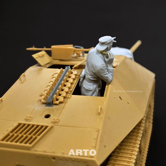 1/35 Hetzer Radio Operator 1/35 Hetzer Radio Operator