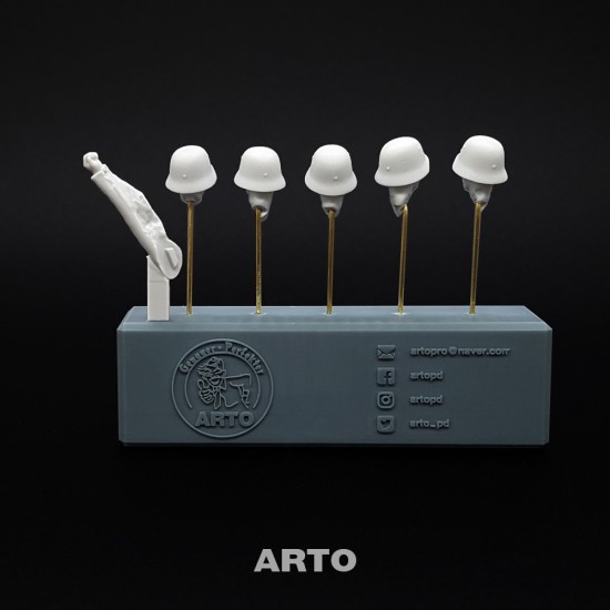 1/35 German M35-M40 Helmet Heads for Tamiya #35371 Infantry Set (5pcs) 1/35 German M35-M40 Helmet Heads for Tamiya #35371 Infantry Set (5pcs)