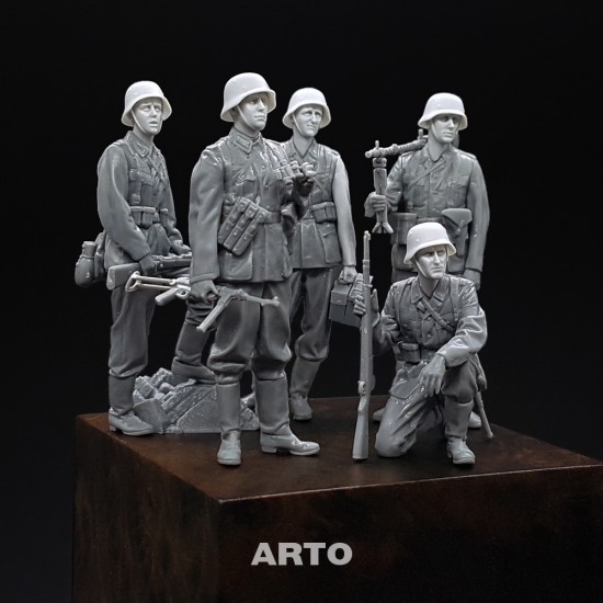 1/35 German M35-M40 Helmet Heads for Tamiya #35371 Infantry Set (5pcs) 1/35 German M35-M40 Helmet Heads for Tamiya #35371 Infantry Set (5pcs)