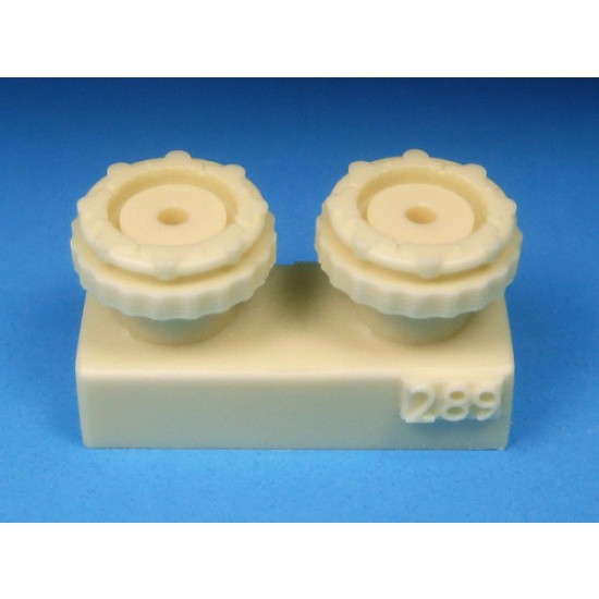 1/48 Mikoyan MiG-25 Foxbat Main and Nose Wheels Set for Kitty Hawk kit 1/48 Mikoyan MiG-25 Foxbat Main and Nose Wheels Set for Kitty Hawk kit