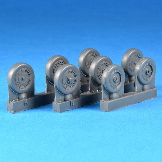 1/48 Lockheed SR-71 Blackbird Wheels for Revell kits 1/48 Lockheed SR-71 Blackbird Wheels for Revell kits