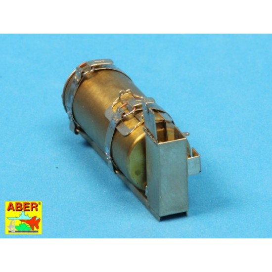 1/16 Fire Extinguisher with Brackets used on German Tanks, Assault Guns and Other Vehicles 1/16 Fire Extinguisher with Brackets used on German Tanks, Assault Guns and Other Vehicles