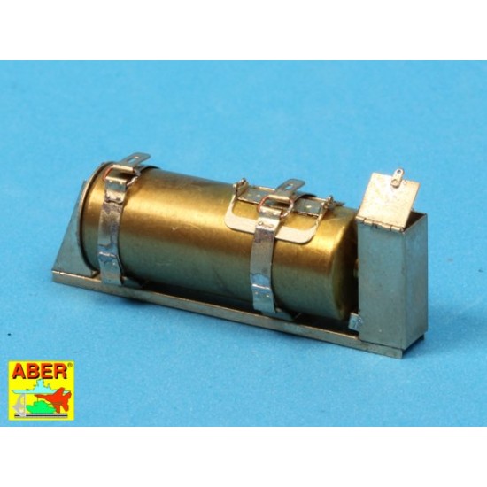 1/16 Fire Extinguisher with Brackets used on German Tanks, Assault Guns and Other Vehicles 1/16 Fire Extinguisher with Brackets used on German Tanks, Assault Guns and Other Vehicles