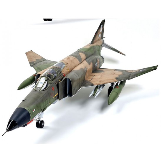 1/32 Vietnam War USAF McDonnell Douglas F-4E Phantom II 1/32 Vietnam War USAF McDonnell Douglas F-4E Phantom II