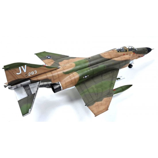 1/32 Vietnam War USAF McDonnell Douglas F-4E Phantom II 1/32 Vietnam War USAF McDonnell Douglas F-4E Phantom II