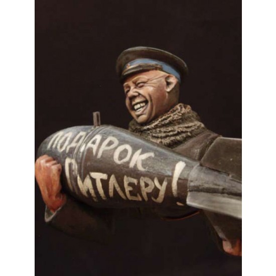 1/10 WWII Soviet Bomber Pilot The Message (1 Resin Bust) 1/10 WWII Soviet Bomber Pilot The Message (1 Resin Bust)