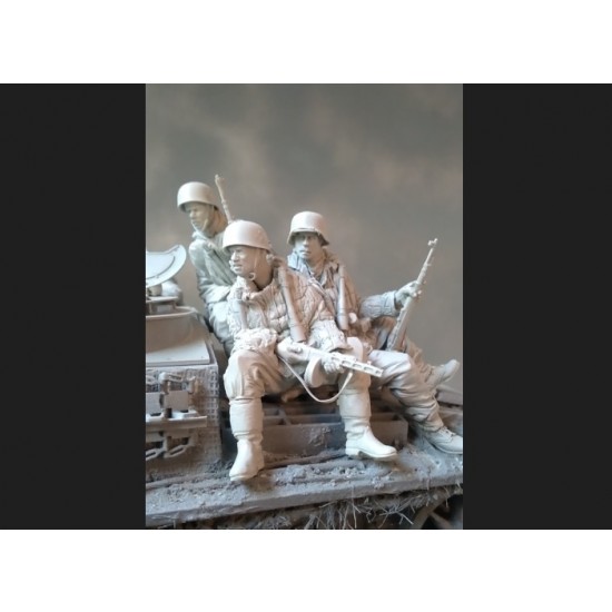 1/16 StuG Tank MG Crews (3 figures) 1/16 StuG Tank MG Crews (3 figures)
