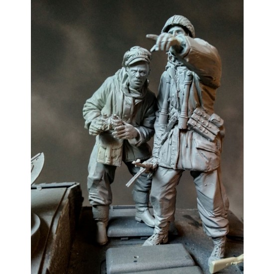 1/16 StuG Tank Crews, Officer and NCO (2 figures) 1/16 StuG Tank Crews, Officer and NCO (2 figures)