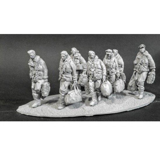 1/32 WWII Avro Lancaster Bomber Crews (7 figures w/accessories) 1/32 WWII Avro Lancaster Bomber Crews (7 figures w/accessories)