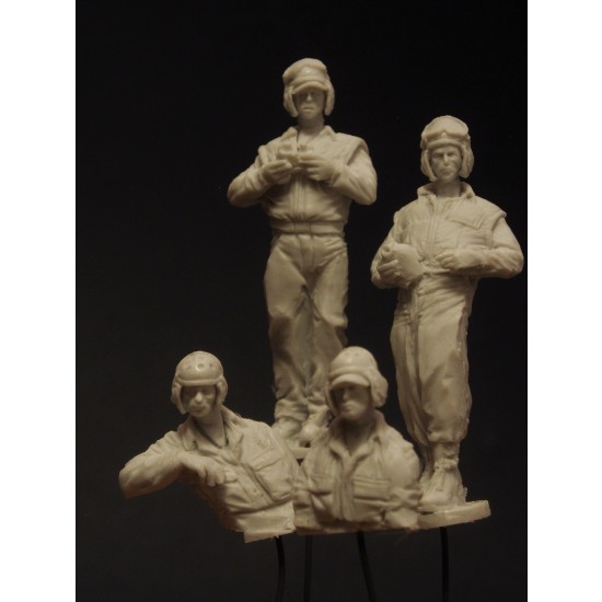 1/35 US Army Pershing Tank Crew Set in Korea (2 full and 2 half figures) 1/35 US Army Pershing Tank Crew Set in Korea (2 full and 2 half figures)