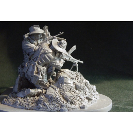 1/24 (75mm) Australian 3rd-RAR, Kapyong in Korean War (2 Resin Figures+Scenic Base) 1/24 (75mm) Australian 3rd-RAR, Kapyong in Korean War (2 Resin Figures+Scenic Base)
