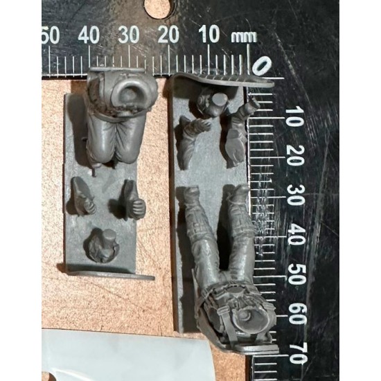 1/32 Luftwaffe Ju 87 Stuka Pilot & Gunner w/Seats for Hasegawa/Trumpeter kits 1/32 Luftwaffe Ju 87 Stuka Pilot & Gunner w/Seats for Hasegawa/Trumpeter kits