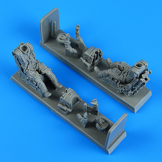 1/32 Soviet Pilto and Trainer Pilot with Su-25UB Ejection Seat for Trumpeter kits