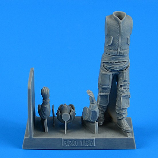 1/32 NATO Combat Pilot 1/32 NATO Combat Pilot