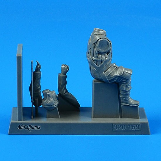 1/32 WWII Japanese Fighter Pilot 1/32 WWII Japanese Fighter Pilot