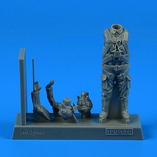1/32 WWII Japanese Fighter Pilot / Kamikaze Pilot 1/32 WWII Japanese Fighter Pilot / Kamikaze Pilot