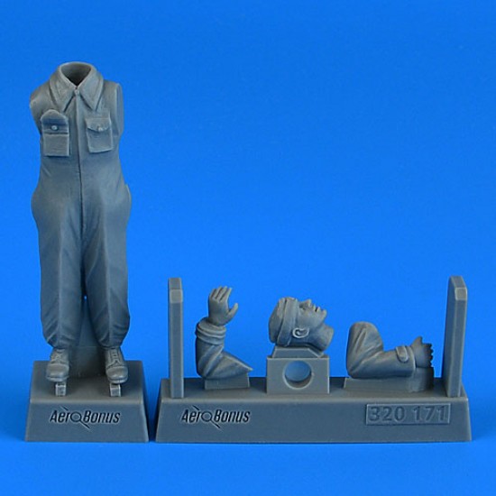 1/32 WWI German Luftwaffe Mechanic 1/32 WWI German Luftwaffe Mechanic