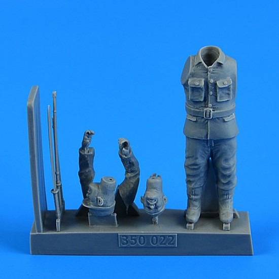 1/35 WWII Japanese Suicide Officer for Suicide Craft Kaiten II for Micromir kits 1/35 WWII Japanese Suicide Officer for Suicide Craft Kaiten II for Micromir kits