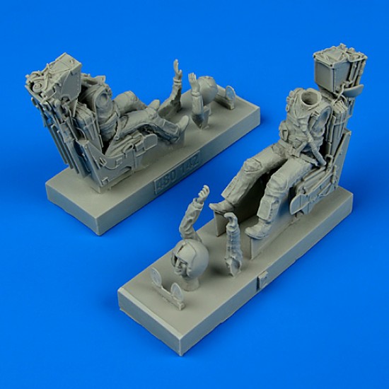 1/48 US Navy Pilot and Operator with Ejection Seats for Grumman F-14A/B Tomcat (2 Figures) 1/48 US Navy Pilot and Operator with Ejection Seats for Grumman F-14A/B Tomcat (2 Figures)