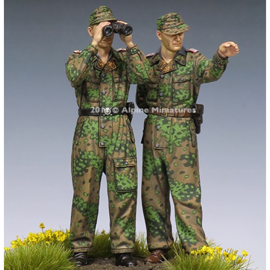 1/35 WSS Panzer Officers at Kursk Set (2 figures) 1/35 WSS Panzer Officers at Kursk Set (2 figures)
