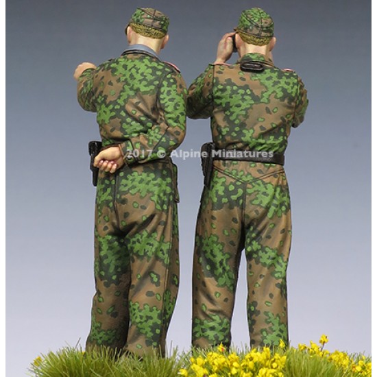 1/35 WSS Panzer Officers at Kursk Set (2 figures) 1/35 WSS Panzer Officers at Kursk Set (2 figures)