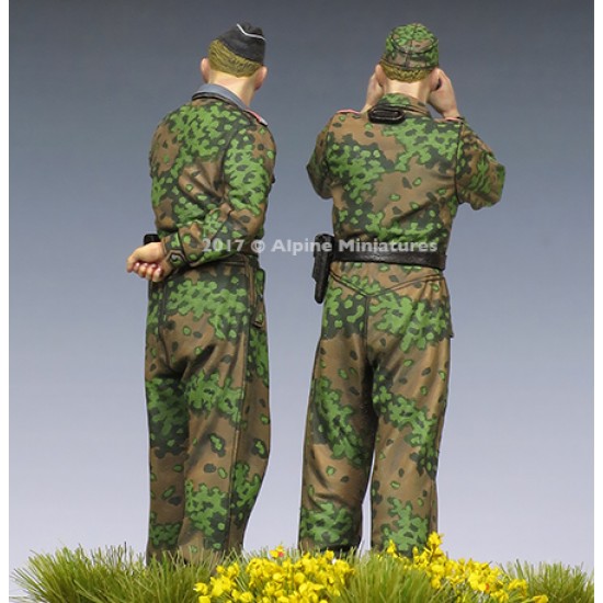 1/35 WSS Panzer Officers at Kursk Set (2 figures) 1/35 WSS Panzer Officers at Kursk Set (2 figures)