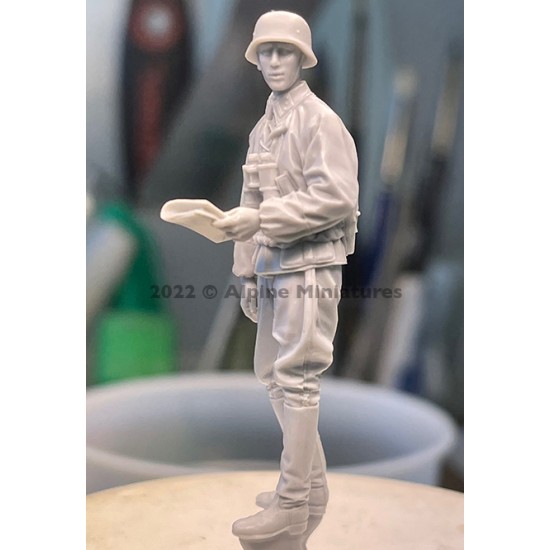 1/35 WSS Grenadier Officer 1/35 WSS Grenadier Officer